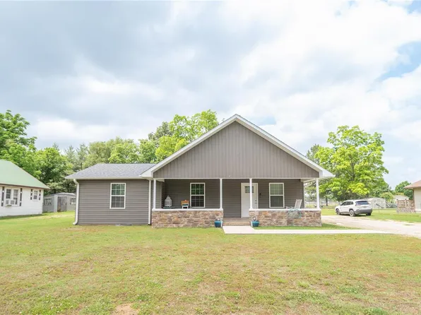 301 S Spiker St, Bernie, MO 63822