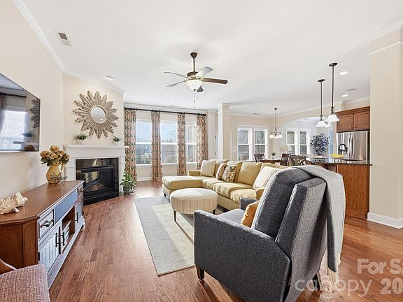 4th image of 12716 Forrester Ave