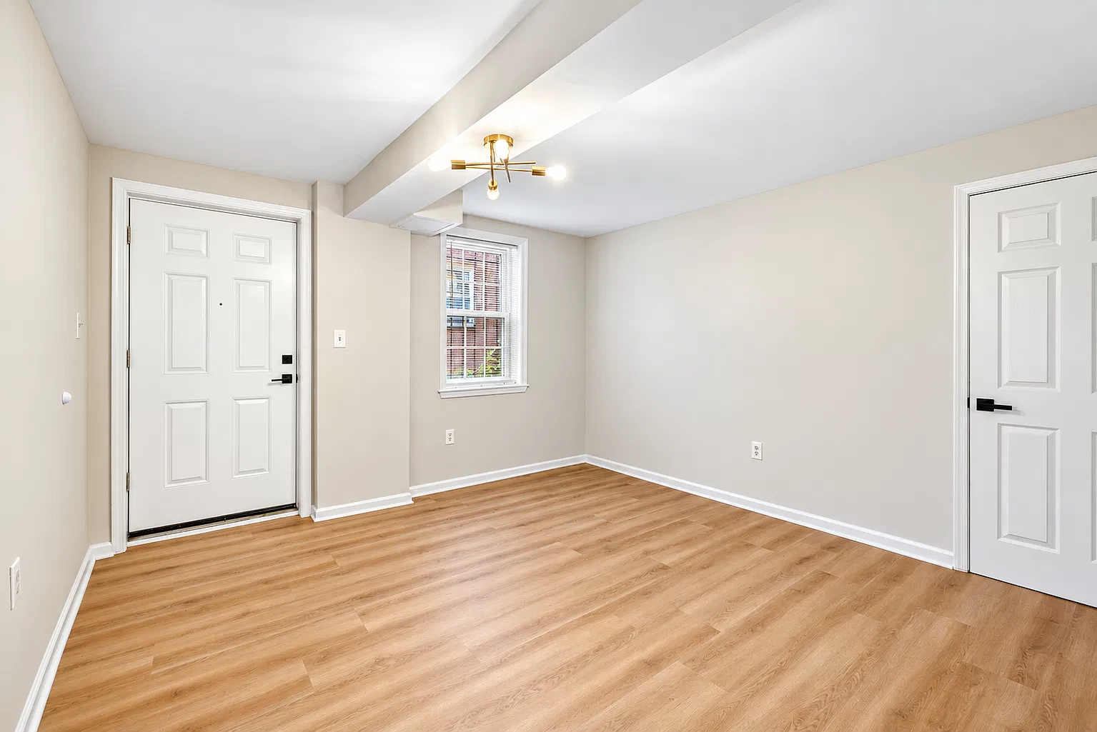 4554 MacArthur Blvd NW - 3 — Photo 2