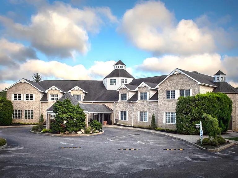 Fairfield Townhouses At Holtsville — Photo 15