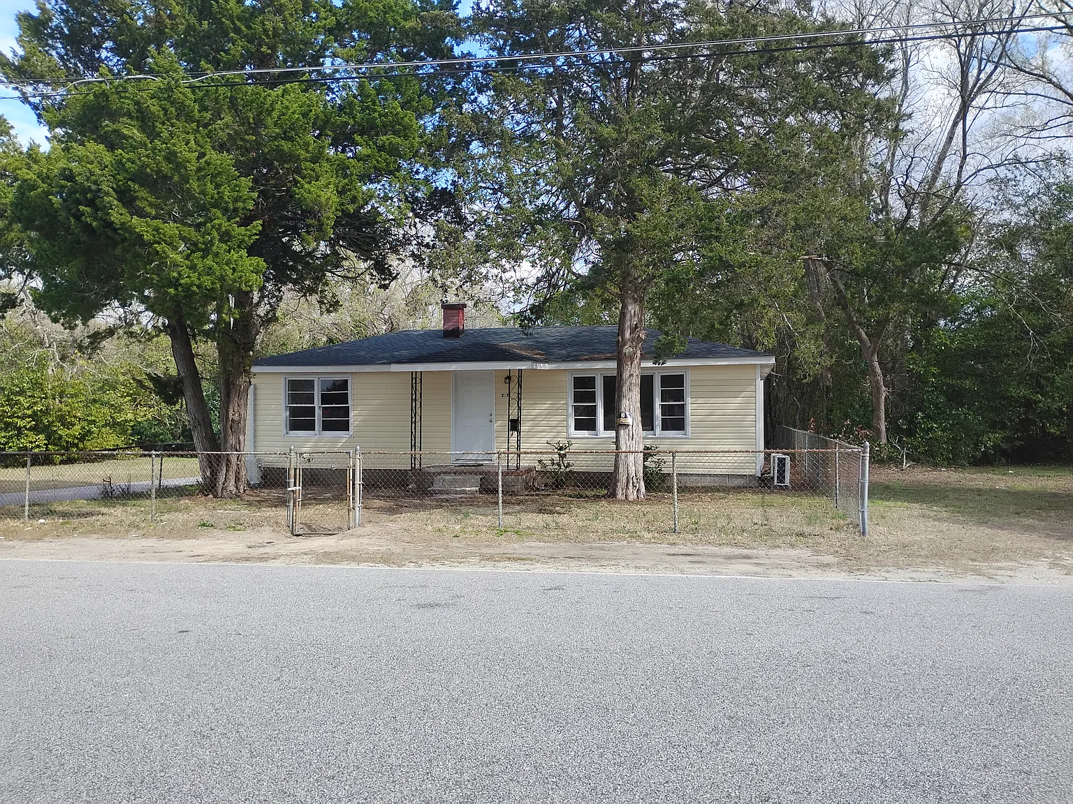 3 bed, 1450 sqft, $900 — Photo 4