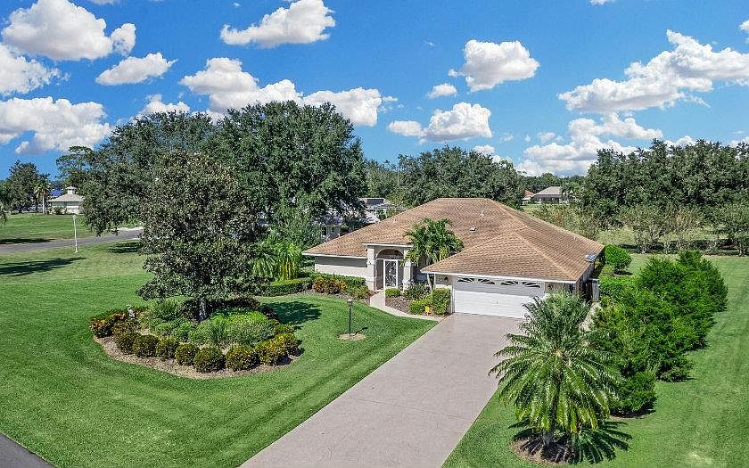 1st image of 9 Meadowlake Dr