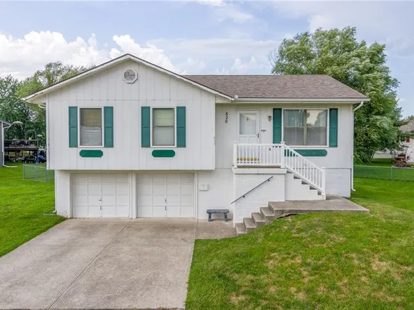 820 Quail Ridge Rd, Peculiar, MO 64078