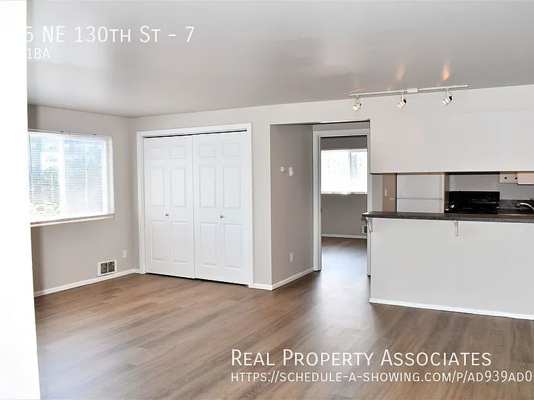 3035 NE 130th St #7 — Photo 2