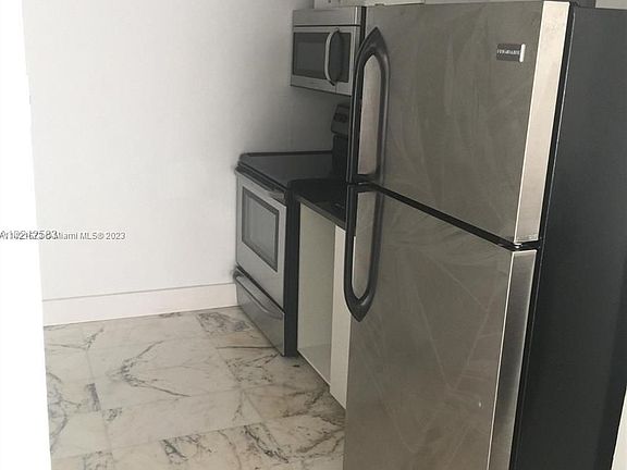 3rd image of 801 8th St #204