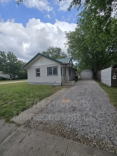 1700 S Ellis St Photo 1