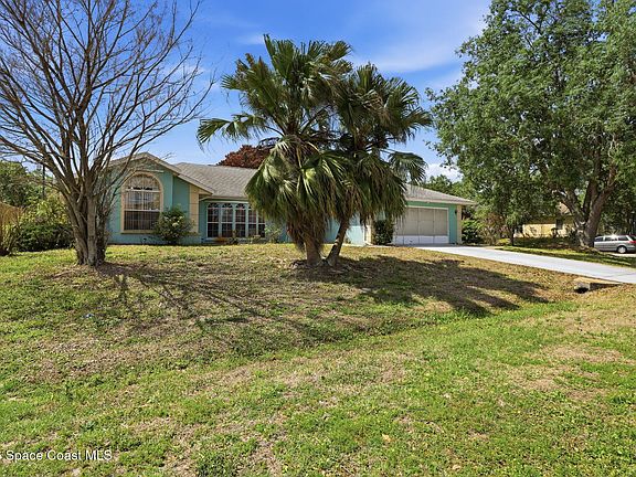 3rd image of 400 Vin Rose Cir SE