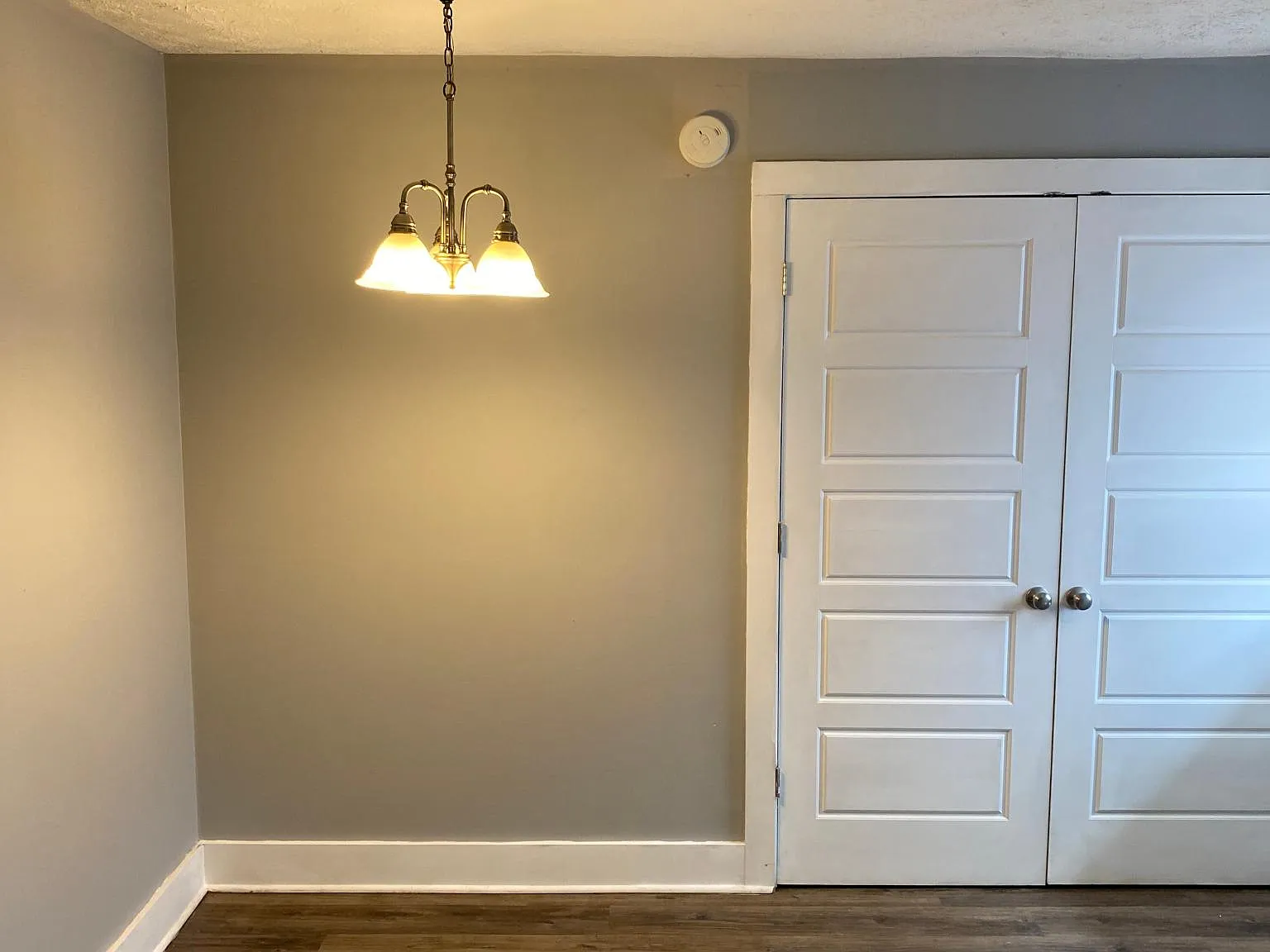 3 bed, 1000 sqft, $1,900 — Photo 4