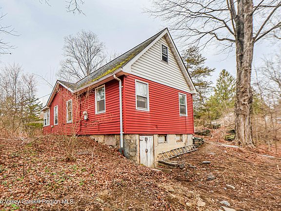 4th image of 449 Spillway Road