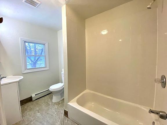 5th image of 178 Mapes Ave #3A