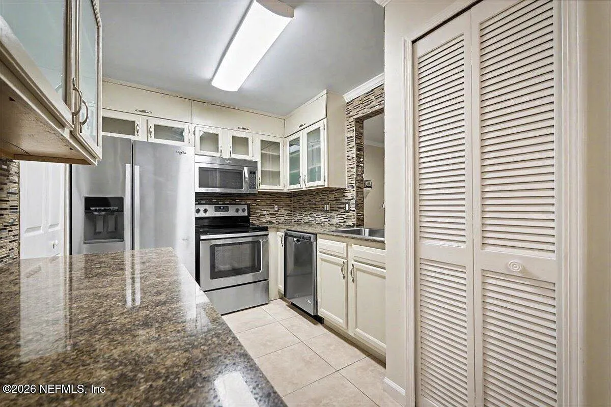 2 bed, 2.0 bath, $2,200 — Photo 4