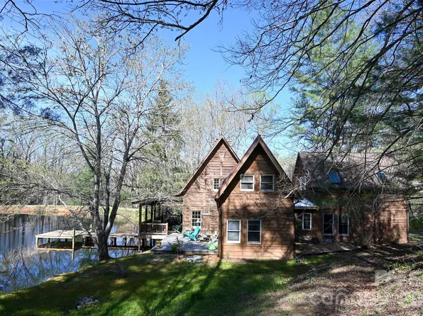 24 Wood Lake Dr, Fairview, NC 28730
