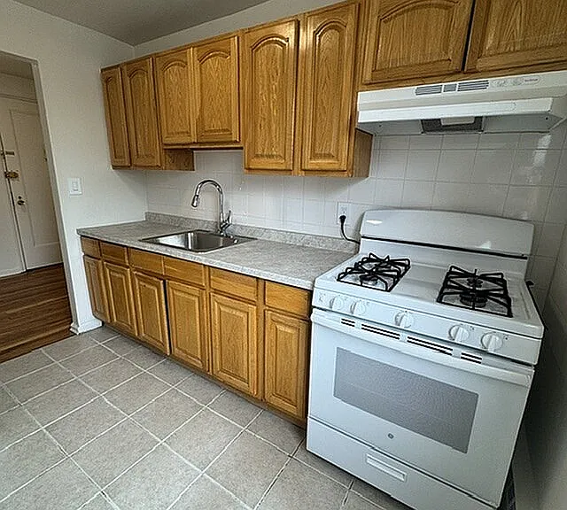759 5H Kitchen Pic 2