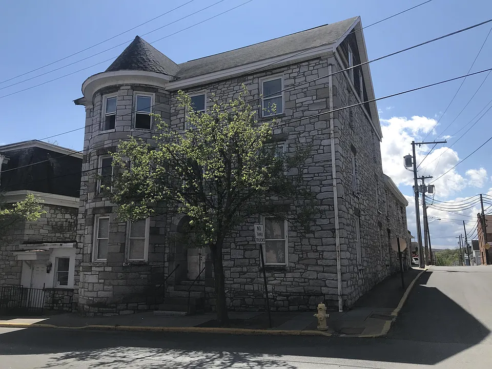 200 E King St #C