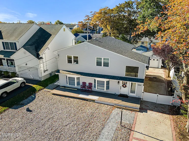 1850 Shore Blvd — Photo 3