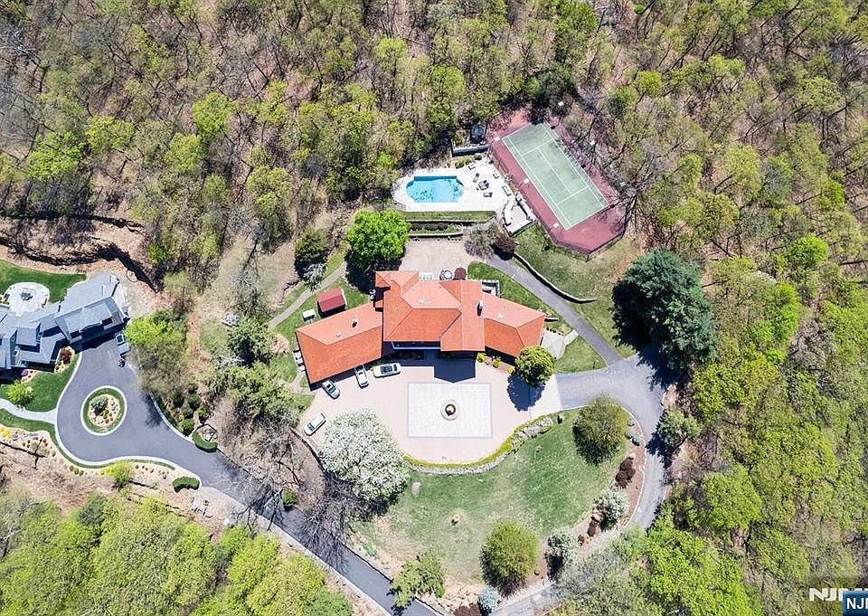 1st image of 912 Cherokee Ln