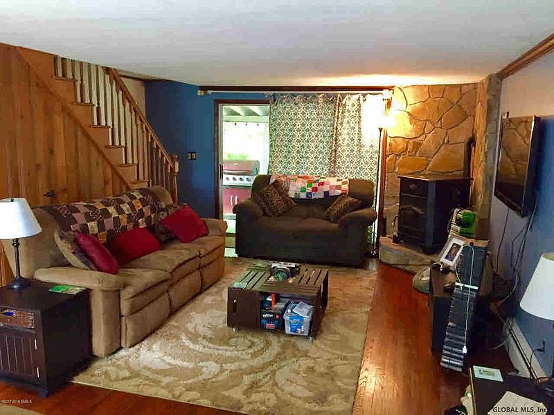 4th image of 19 Gage Hill Drive