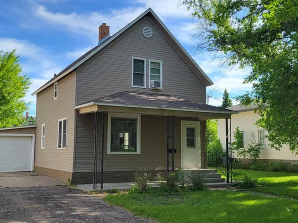 919 2nd St NE, Devils Lake, ND 58301