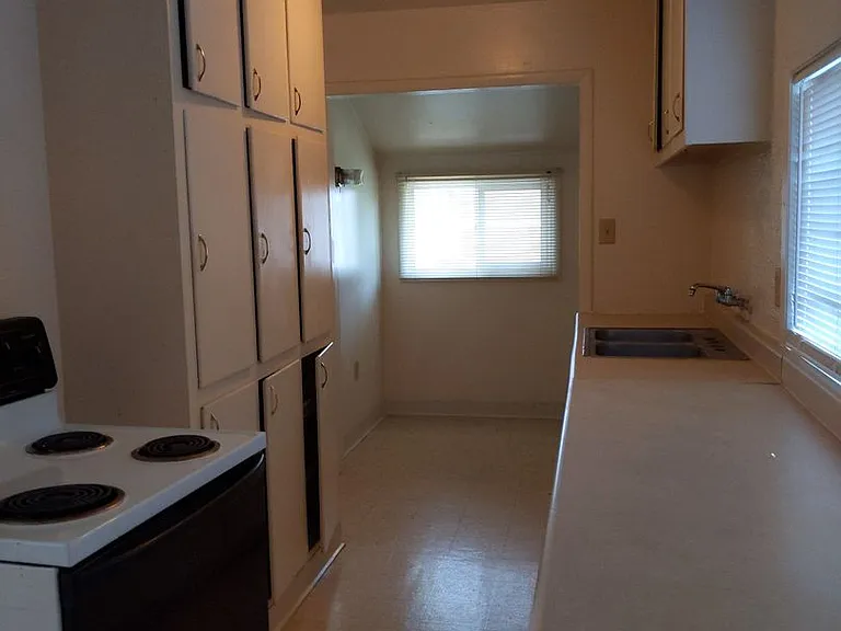 330 Howard Ave — Photo 14