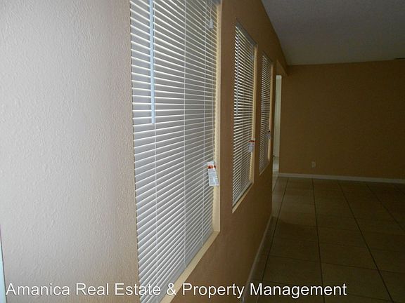 4th image of 1001 Oxford Dr APT A