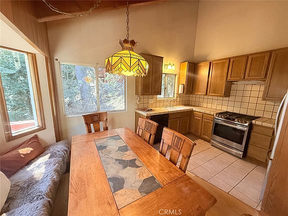 3rd image of 551 Community Dr