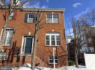 903 Crestfield Dr #1, Rockville, MD 20850
