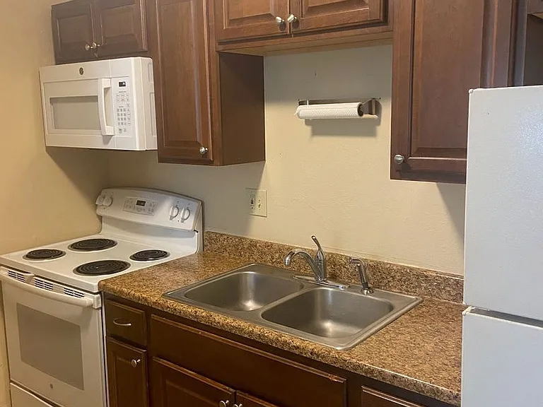 1611 Cottonwood Dr — Photo 13