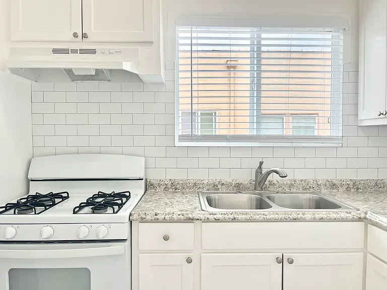 5136 Marathon St #209 — Photo 7