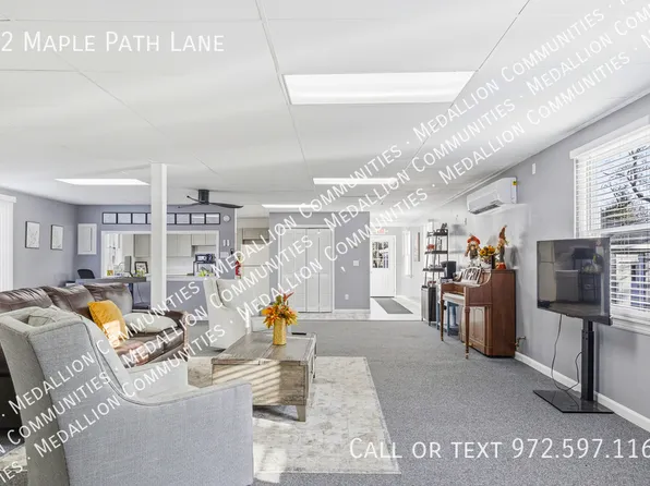 92 Maple Path Ln, Hendersonville, NC 28739