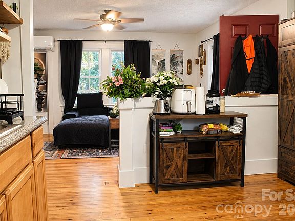 5th image of 579 Hollis Rd