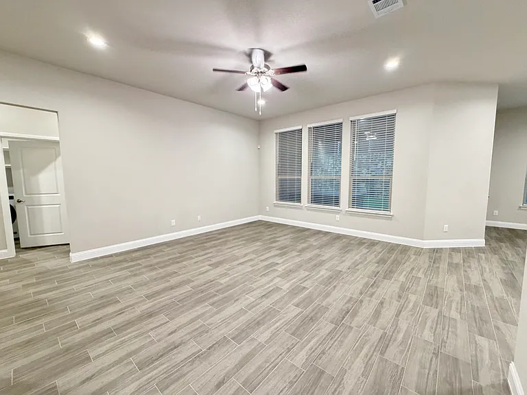3648 Walnut Ridge Dr — Photo 4
