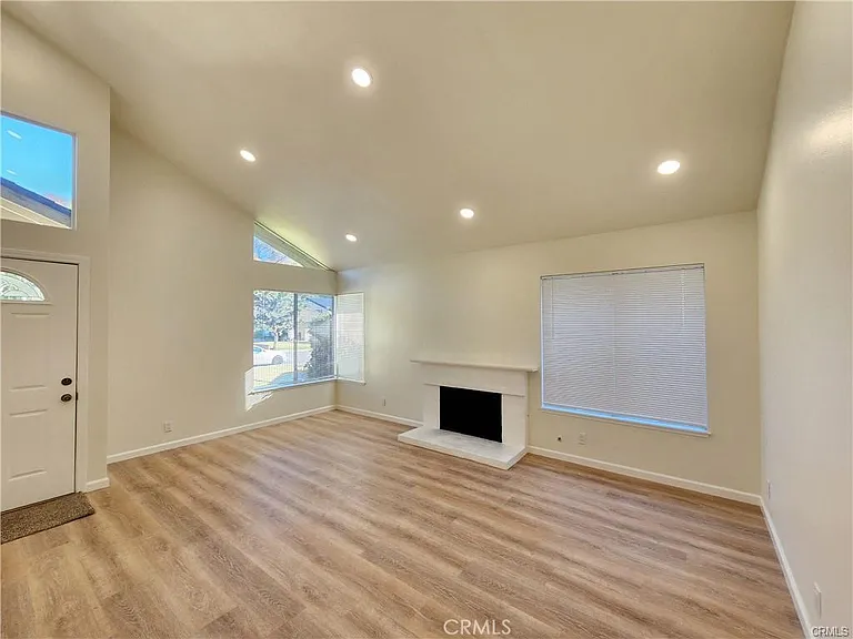 2013 S Brentwood Dr — Photo 2