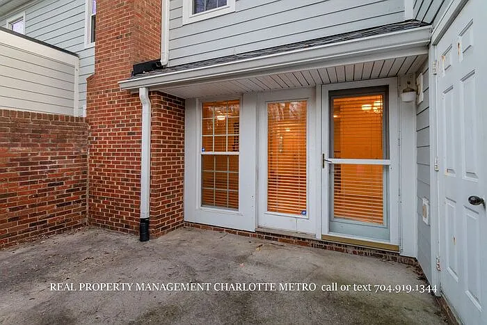 9451 Kings Falls Dr — Photo 37
