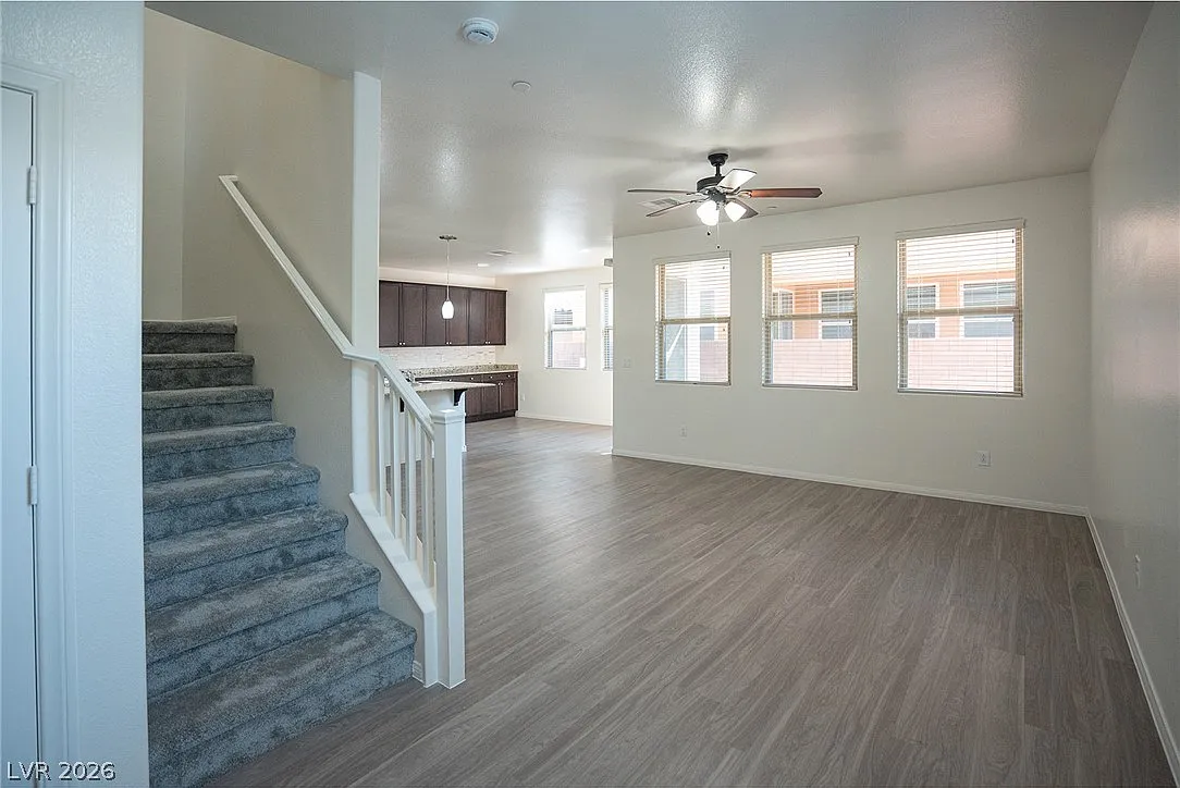 4 bed, 2.5 bath, 1656 sqft, $2,050 — Photo 3