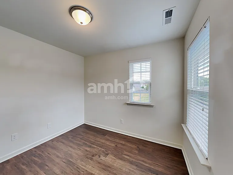 255 Plymouth Dr — Photo 15