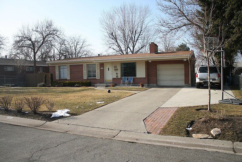 1st image of 1811 E Meadow Dr