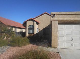 11641 Locust Ln, Apple Valley, CA 92308