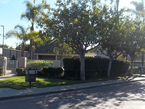 4th image of 3867 Thorncroft Ln Unit F
