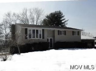 46 Oakbrook Ct, Mineral Wells, WV 26150