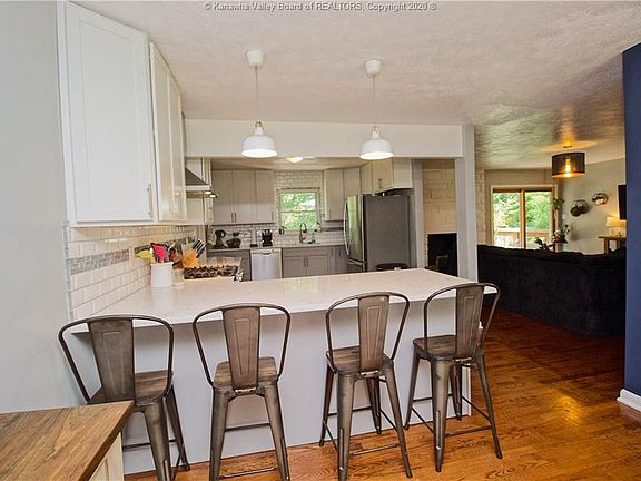 4th image of 1115 Montrose Dr
