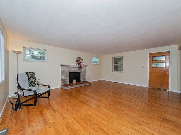 5th image of 8066 Sycamore St