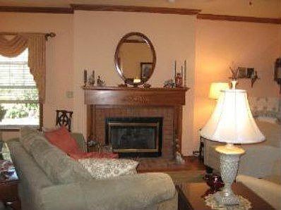 3rd image of 516 Olde Oak Ct
