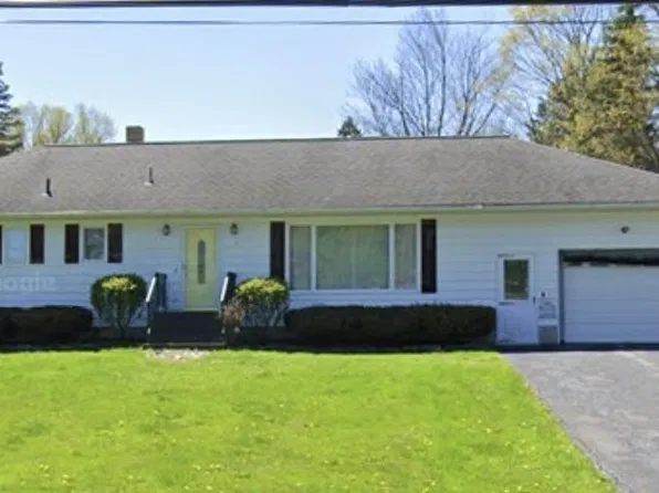 7 Center Ter, New Hartford, NY 13413