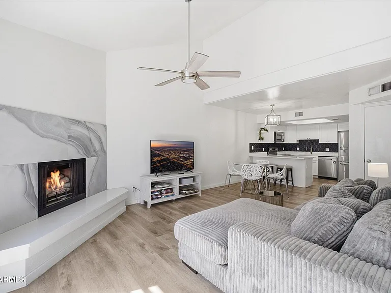 2143 E Center Ln #1 — Photo 3