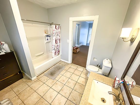 3rd image of 1521 E 108th St