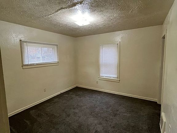 4th image of 72 E Mapledale Ave #1