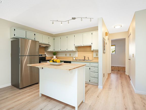 5th image of 466 N Hayden Island Dr #106