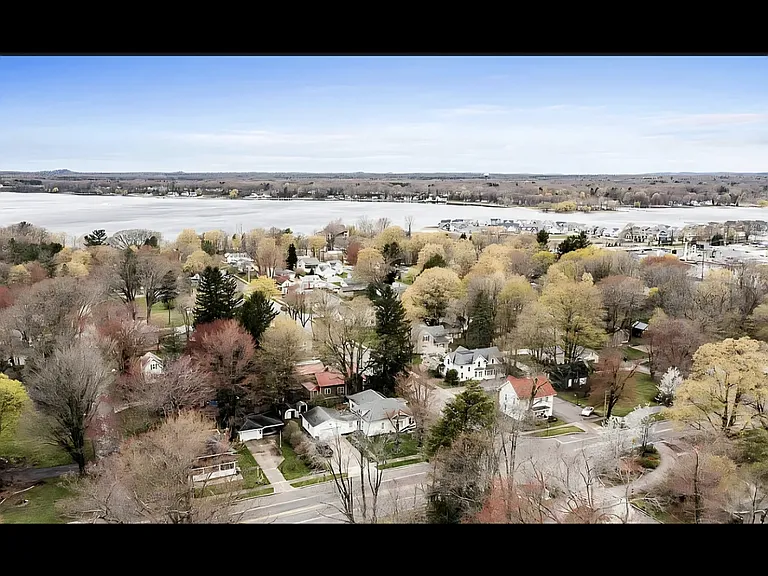 106 W Main St — Photo 3