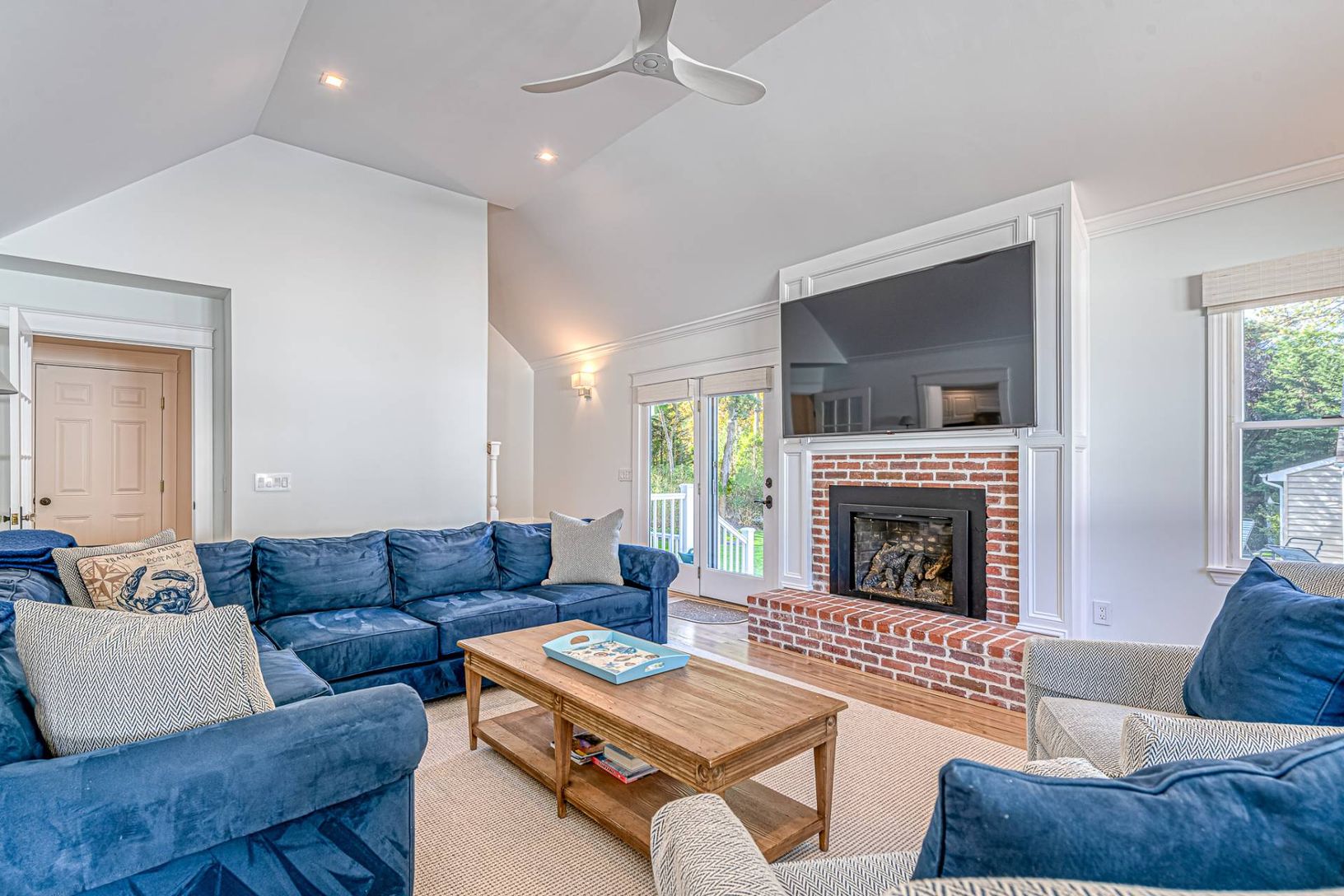  Great room with large screen TV and fireplace