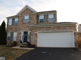 235 Sunset Cir, Red Lion, PA 17356